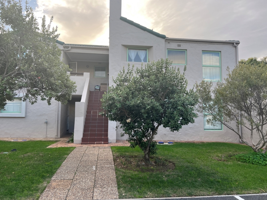 To Let 2 Bedroom Property for Rent in Greenways Golf Estate Western Cape